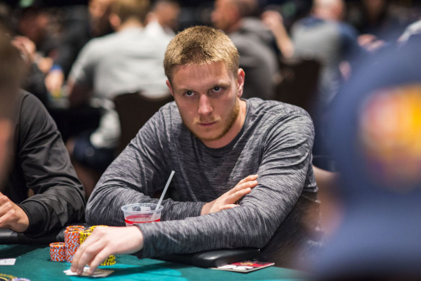 Poker Masters: Sam Soverel vítězí v Main Eventu a obléká si purpurové sako