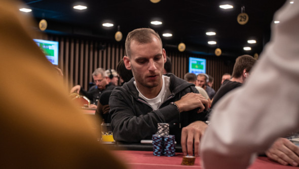 Matěj Vantuch vede finalisty Main Eventu Poker Fever