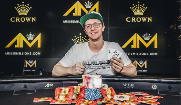 Kahle Burns vítězí ve A$100,000 Challenge Aussie Millions