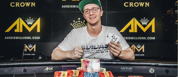Kahle Burns vítězí ve A$100,000 Challenge Aussie Millions