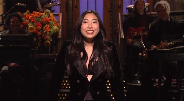 Nora „Awkwafina“ Lum si zahraje královnu gamblingu.