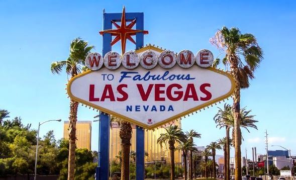 V Las Vegas zpřísňují opatření, v kasinech se šíří koronavirus