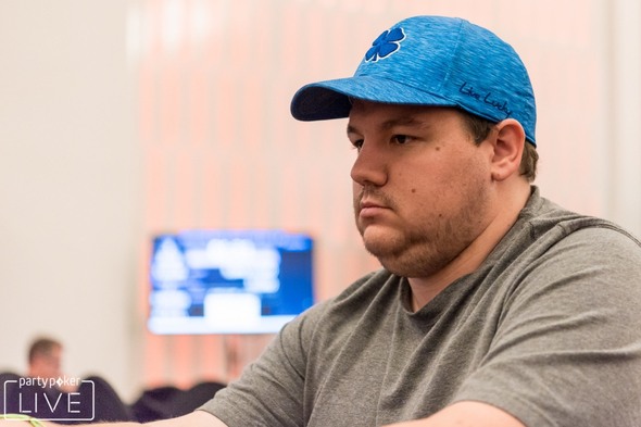 Shaun Deeb má koronavirus, poker hraje z nemocnice.