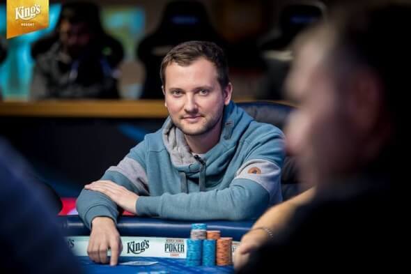 Michal Mrakeš postupuje z úvodního flightu King's Deepstack