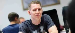 Vojta Červinka si zahraje druhý den Main Eventu World Cup of Cards Online