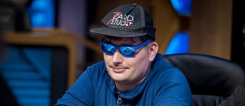 Christian Rudolph vede finálovou devítku Main Eventu World Cup of Cards Online