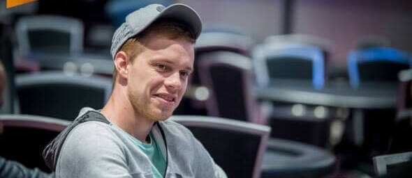 Sebastián Kos vede české hráče do druhého dne Euro Poker Million