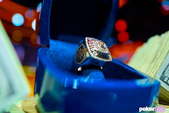 Prsten pro šampiona Super High Roller Bowl VI. Kdo si s ním odnese i $3,402,000