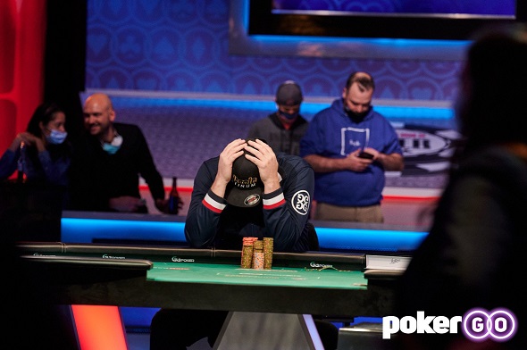 Tři dny po výhře 16. zlatého náramku z WSOP Phil Hellmuth končí druhý