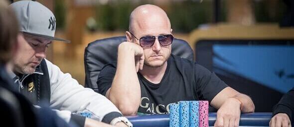 Tomáš Hájek vede pět českých postupujících z třetího flightu Euro Poker Millionu