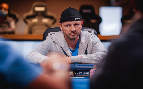 David Novotný vede 30 českých hráčů do druhého dne listopadového Euro Poker Millionu