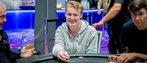 Vojta Šusta devátý, Jiří Havlena první. Čeští hráči před závěrečnými flighty dominují Openeru Irish Poker Masters KO na partypokeru