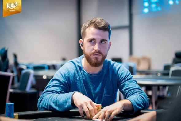 Koray Aldemir, chipleader Main Eventu WSOP 2021 po pátém hracím dni