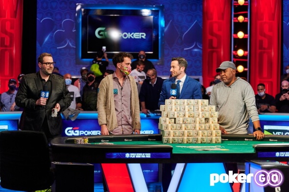 Koray Aldemir a George Holmes se připravují na heads-up Main Eventu WSOP 2021