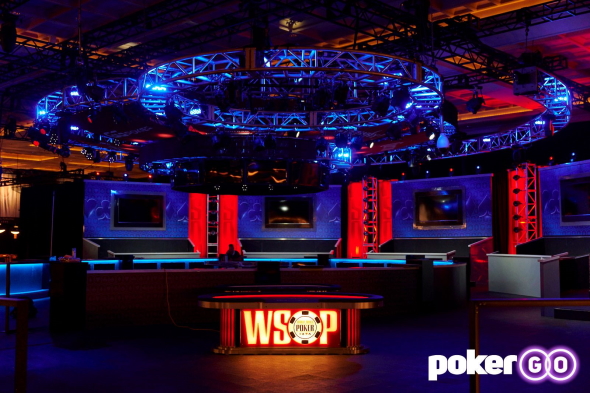 Finálový stůl World Series of Poker 2021. Martin Bičaník u něj ve Fifty Stacku obsadil třetí příčku