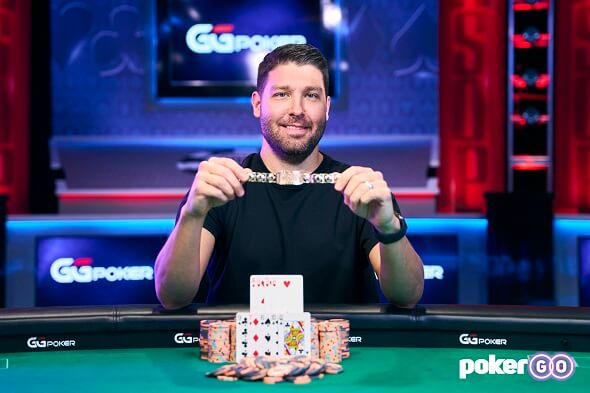 Jeremy Ausmus v PLO High Rolleru vyhrál třetí náramek z WSOP v kariéře. V heads-upu porazil Phila Hellmutha