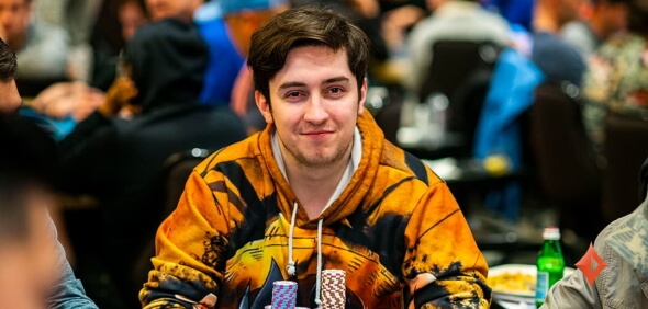 Ali Imsirovic exceloval v úvodu Main Eventu partypoker MILLIONS Online. Čeští hráči v prvním flightu neuspěli