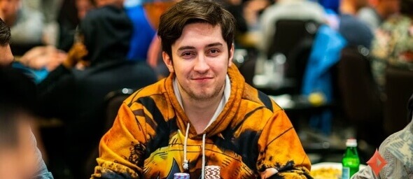 Ali Imsirovic exceloval v úvodu Main Eventu partypoker MILLIONS Online. Čeští hráči v prvním flightu neuspěli