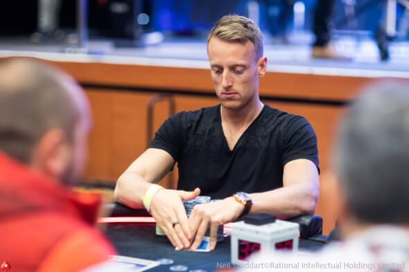 Český pokerový hráč Vlastimil Pustina postupuje do druhého dne WPT Five Diamond World Poker Classics v Las Vegas