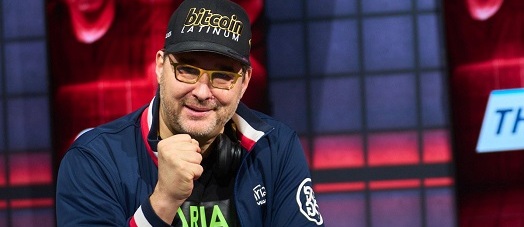 Phil Hellmuth vítězí nad Tomem Dwanem v třetím kole pořadu High Stakes Duel III