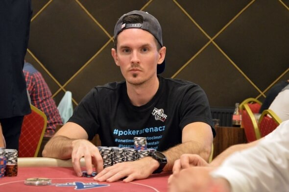 Jakub &quot;PJay&quot; Pakoš si zahrál heads-up únorové ČPT na Synot Tip Pokeru. Končí druhý, šampionem České Pokerové Tour je &quot;bad_karma_&quot;