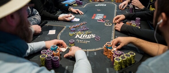 U pokerových stolů King's Resortu Rozvadov probíhá turnaj PlayerOne Poker Tour