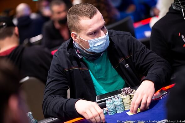 Jakub Kolečkář postupuje k finálovému stolu Eureky na pražské Evropské Pokerové Tour v King's Casinu