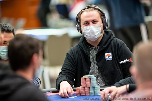 Jon Kyte si dnes společně s Jakubem Kolečkářem zahraje finále rekordní Eureky na Evropské Pokerové Tour 2022 v Praze