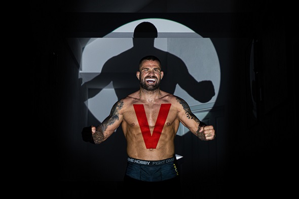 MMA bojovník Karlos Vémola je vášnivým hráčem pokeru
