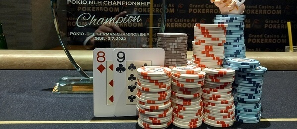 Trofej a vítězná kombinace v NLH Championshipu