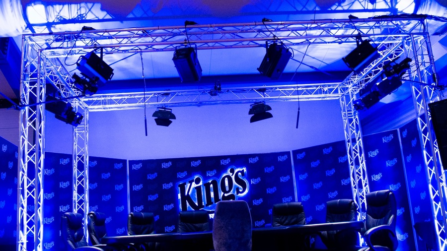 Televizní stůl v&nbsp;Kings EPM srpen 2022