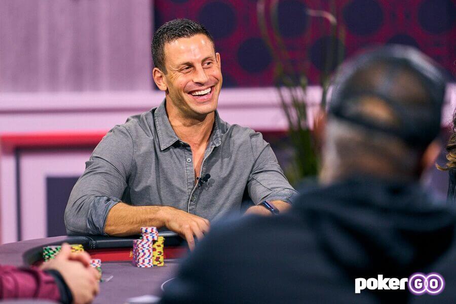 Garrett Adelstein v PokerGO studiu během pořadu High Stakes Poker