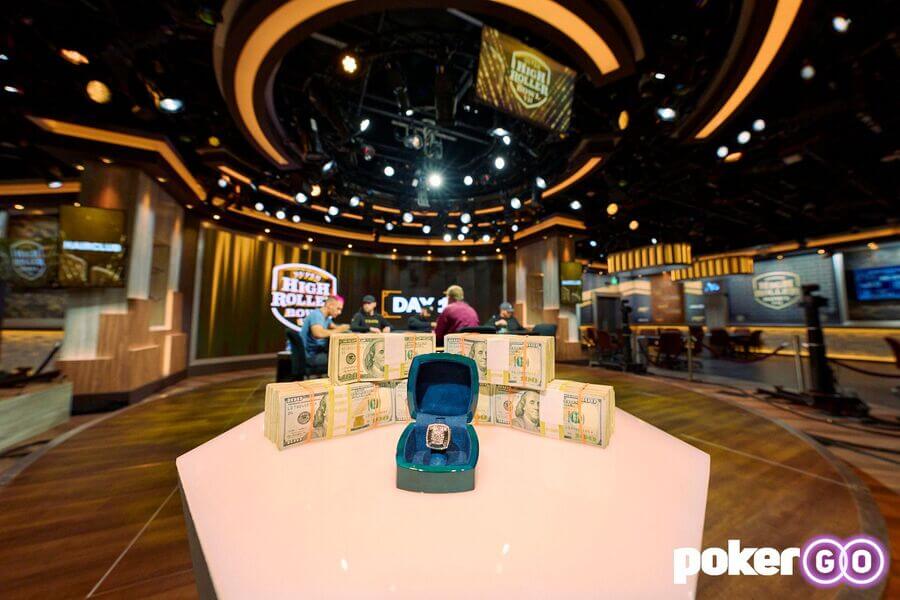 Super High Roller Bowl v PokerGO Studiu v Las Vegas.