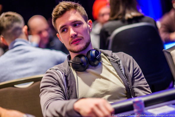 Roman Hrabec je chipleader po dni 3 v Main Eventu EPT London 2022