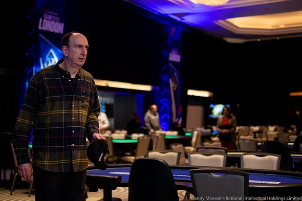 Člen pokerové síně slávy Erik Seidel byl eliminován na 12. místě