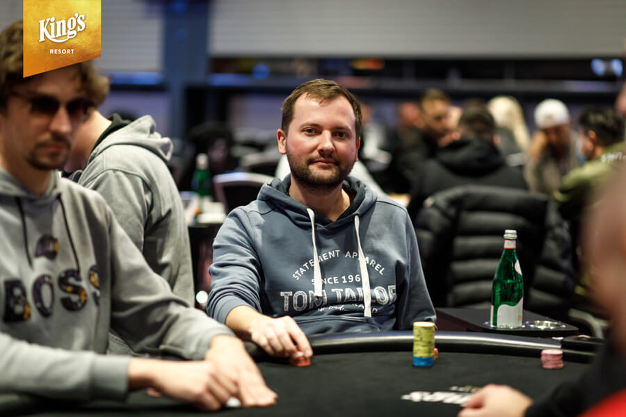 Michal Mrakeš pokračuje s osmičkou krajanů v boji o titul v ME WSOP 2022