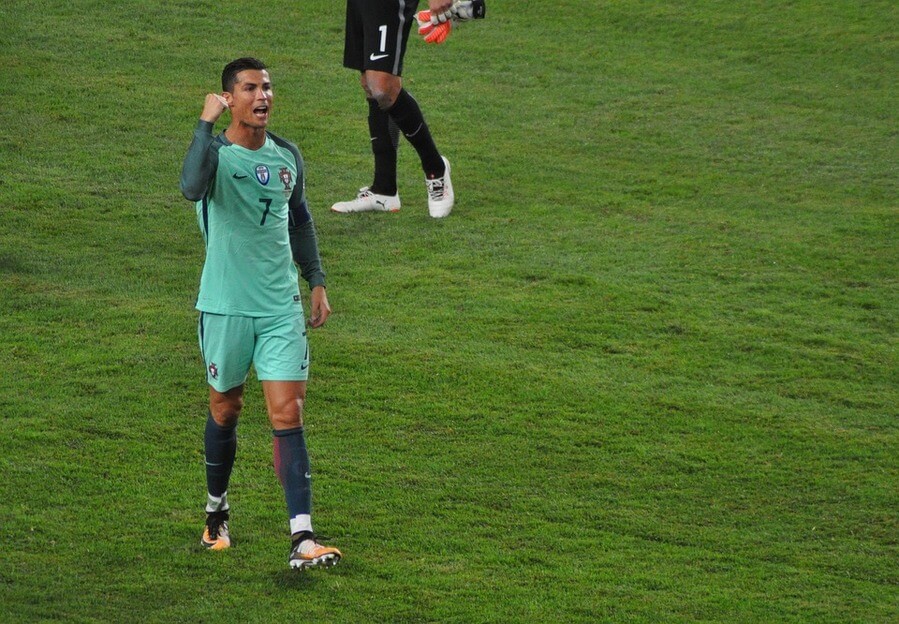 Cristiano Ronaldo se baví nejen fotbalem, ale také zasedne k pokerovým stolům