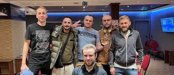 Poker Giants Main Event v Aši byl ukončen dealem v 6 hráčích