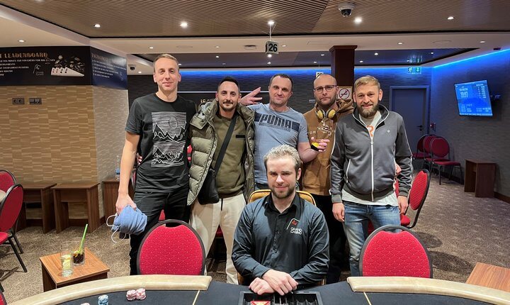 Poker Giants Main Event v Aši byl ukončen dealem v 6 hráčích