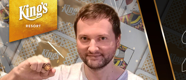 Michal Mrakeš se raduje už z druhého zlatého prstenu na WSOPC v rozvadovském King's Resortu