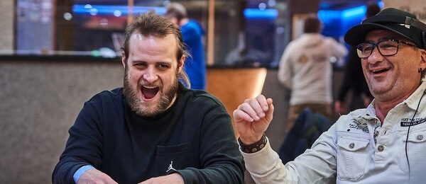 V Grand Casinu Aš zažijete uvolněnou pokerovou atmosféru