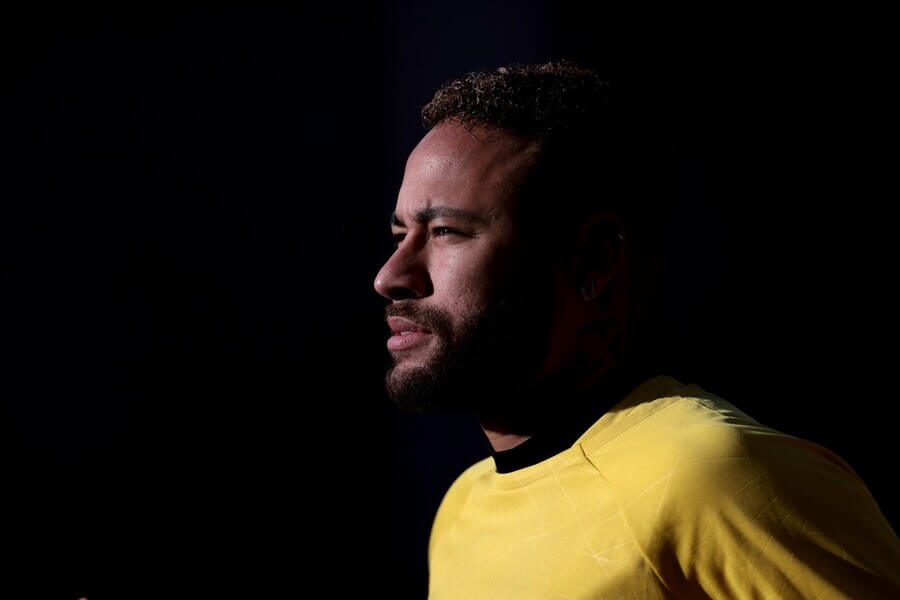 Brazilec Neymar si střihl další pokerový turnaj, tentokrát na EPT v Paříži
