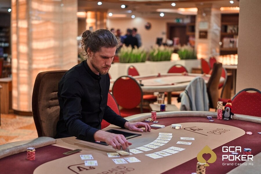 Pokerové stoly v Aši byly tentokrát nakloněny Vadimu Kondratyukovi, jenž opanoval Thursday Night event