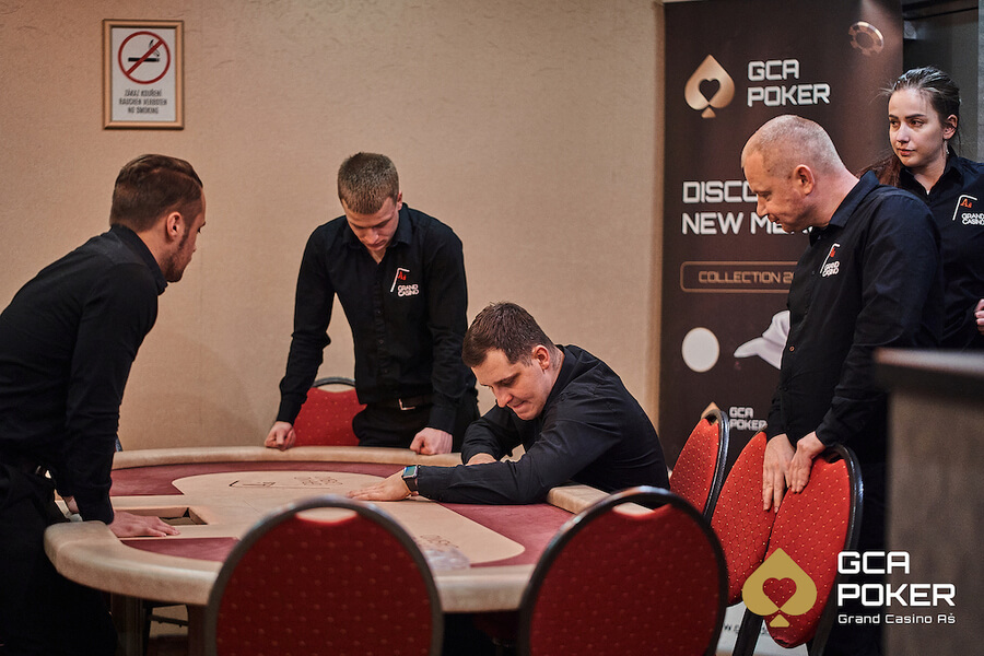 pokertable-GCA.jpg