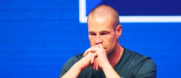 Patrik Antonius v Cash of the Titans na PokerGo.com