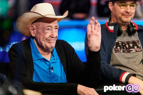 Doyle Brunson hrající WSOP 2021 na PokerGo.com