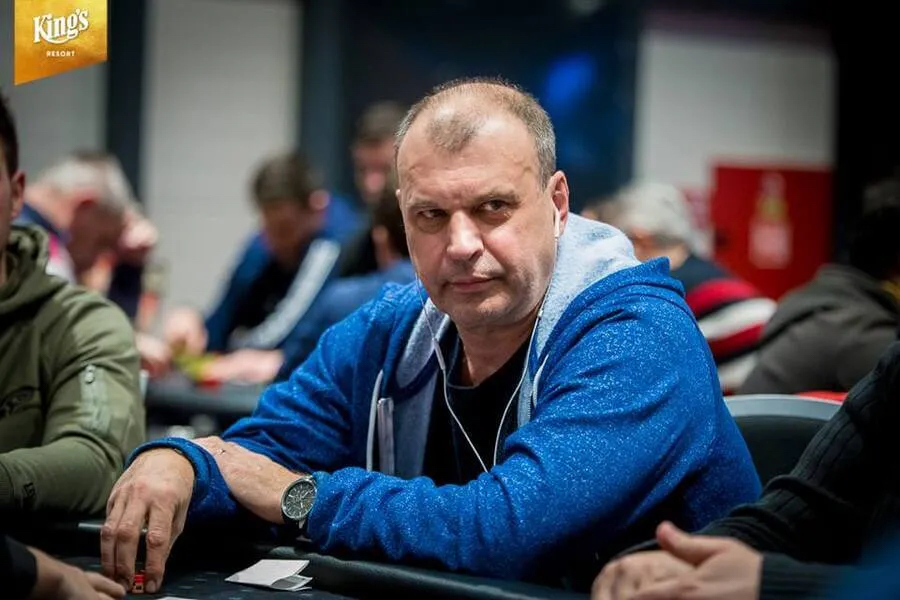 Petr Rychlý postupuje v Main Eventu Prague Poker Festival