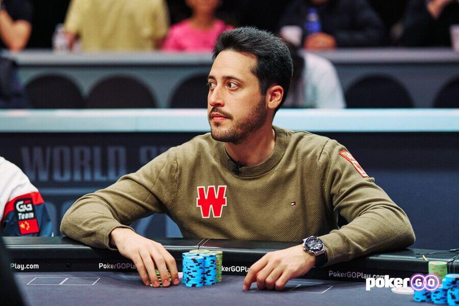 Adrian Mateos během WSOP 2023 na PokerGO.com