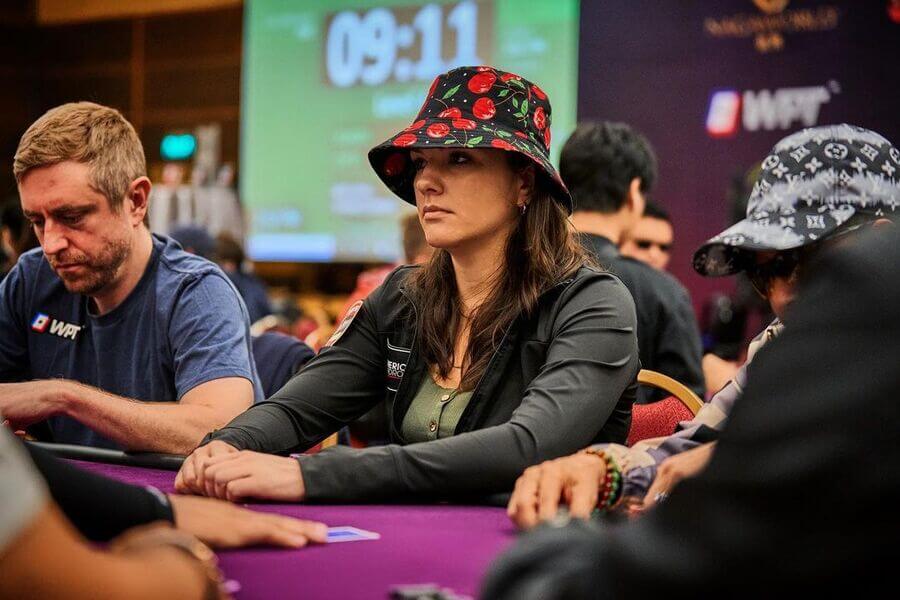 Monika Zukowicz stihla během dne 1A WSOP Main Eventu zkompletovat quads