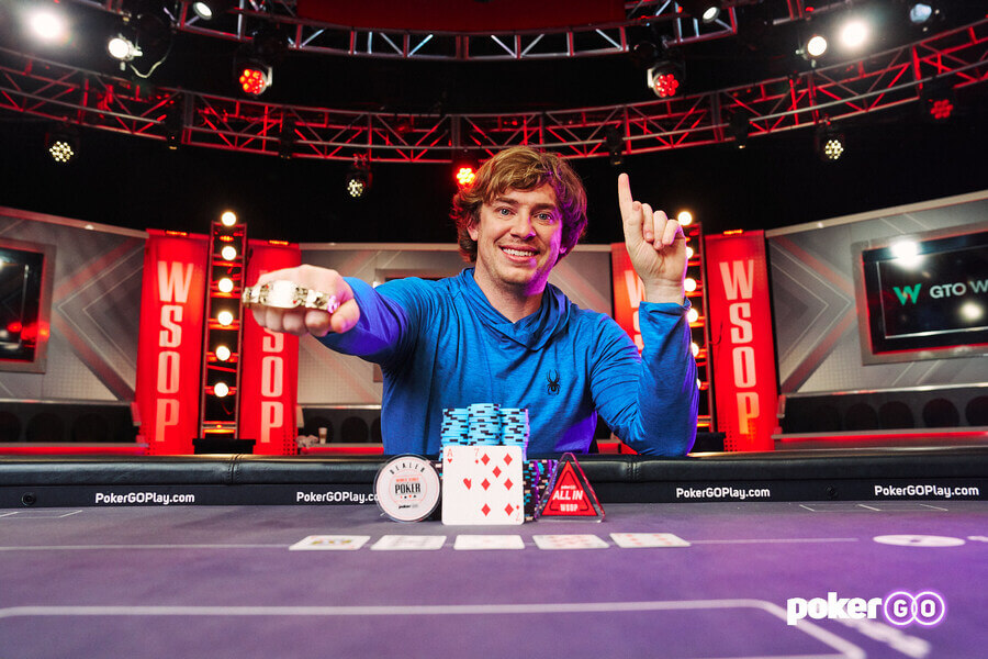 Chris Brewer ve WSOP na PokerGo.com